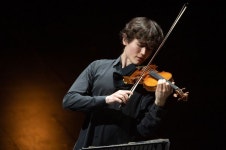 블핑과 협연한 바이올리니스트 로자코비치, 부천아트센터 독주회