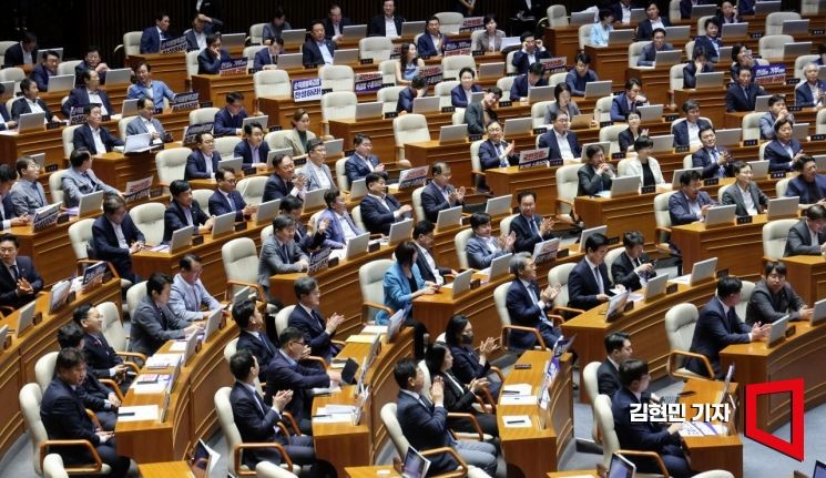 국회, 방송법 필리버스터 논의 속 TV조선 앵커 신동욱 주도