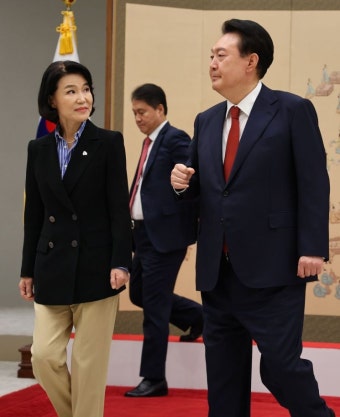 尹대통령, 이진숙 방통위원장 임명장 수여…