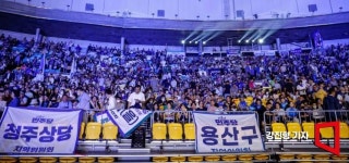 [포토] 환호하는 민주당원들