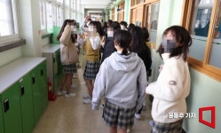 KBS 아나운서들 초등·중학교 100곳 찾는 이유는…