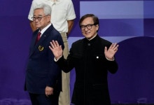 태권도 보고 싶어서…액션스타 청룽, 패럴림픽 시상식 깜짝 등장