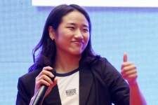 안세영다운 배드민턴 보여주겠다…금의환향 안세영, 고향서 환영식