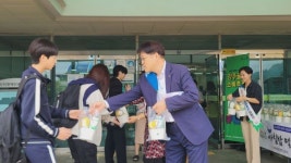 아침밥 꼭 먹으세요…농협 양주시지부, 회천중서 캠페인