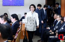 [포토] 방송통신위원회 국정감사 출석하는 이진숙