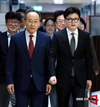 [포토] 최고위 향하는 한동훈-추경호