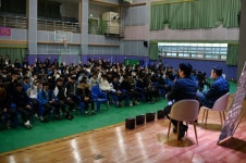 ‘파묘’ 장재현 감독, 모교 후배들 꿈 응원… 영주 대영고등학교서 ‘맞춤형 직업특강’