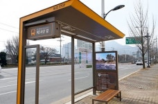 의정부시, 캠프 레드클라우드 홍보 미2사단 앞 버스정류장 새단장