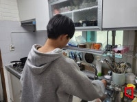 중학교 가기 싫은 12살 정우…높은 지원조례 문턱에 ‘한숨’[간병에 갇힌 청춘]