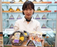 삼각김밥 먹고 사주 본다…세븐일레븐, 운세앱 포스텔러와 협업