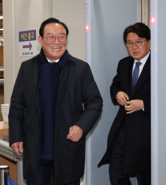 '울산시장 선거개입 의혹' 황운하·송철호 2심서 무죄 …1심 뒤집혀