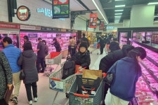 롯데마트, 황금연휴 통큰딜 행사…삼겹살·대게 반값