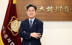 [인터뷰]김정욱 신임 변협회장 "변호사 직역수호·권익보호 