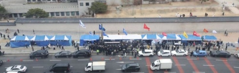 조국혁신당, 尹 파면 촉구 삼보일배…검찰 앞 시위도