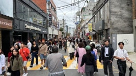 매주 토요일 성수동 연무장길 ‘성동형 보행 안전거리’ 운영