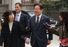 [포토] 취재진 질문에 묵묵부답