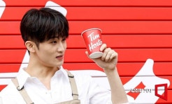 [포토] NCT 마크, 커피 한 잔 어때요?