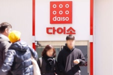 다이소에 르까프·스케쳐스 무슨 일…이번엔 3000원 운동복 판다
