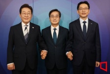 민주당 경선 토론서 李 '원팀 정신' 강조…2金은 지지 호소