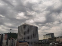 구름 보고 무섭긴 처음…오늘 하늘에 뜬 구름은 이것