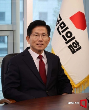 김문수, 법원에 '대선후보 지위 인정' 가처분 신청