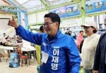 [포토] 박지원 의원, 해·완·진 돌며 투표 독려