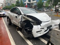 창원 우체국 인근서 충돌사고 낸 운전자 도주