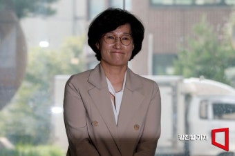 [포토] 미소 짓는 원민경 여성가족부 장관 후보자
