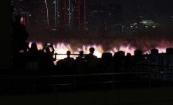 불꽃축제 특수…편의점 매출 최대 850% 증가에 호텔 객실도 만실