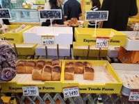 이집소금빵(Lee'shousebakery) | "이러다 다 죽어"…'990원 소금빵' 닮은 꼴 '470원 바게트' 터졌다 [빵값의 비밀]