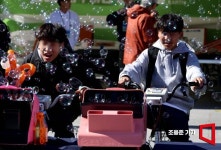 [포토] 자가 에너지 체험하는 학생들