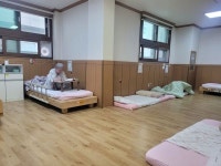 [르포]기저귀 없애고 바닥엔 온돌…존엄케어 요양병원 가보니