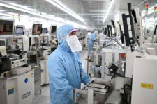中, 반도체 공장 지을 때 국산 장비 50% 사용 의무화