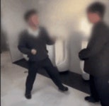 때리고 맞는데 UFC처럼 환호·박수…화장실 학폭 영상 경악