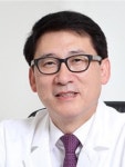 야간수술도 직접… 김홍주 동해병원 병원장, 산재의료대상 수상