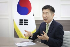 전성수 서초구청장 서초엔 청년 무대도, 어르신 라운지도 있다