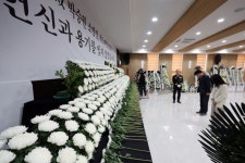 이 대통령, 완도 화재 순직 소방공무원 빈소에 조전…깊은 애도 표해