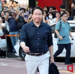 [포토] 젠슨 황 삼겹살 회동 참석하는 최태원 회장