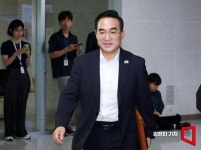[포토] 미래대응기금 당정 참석하는 박홍근 장관