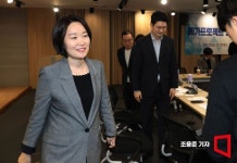 [포토] 중소기업 간담회 참석하는 이소영 장관