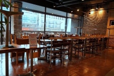 발길 뚝 끊긴 강남…매장도, 소비자도 곡소리