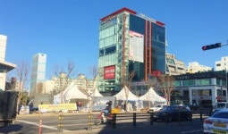 [10줄리뷰]어벤져스 속 그 음식…지구를 지킨 뒤에는 샤와르마를