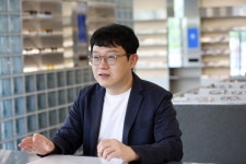 안경·렌즈 살 때 딥아이?...AI가 보여주는 안경 쇼핑의 미래[퓨처클립]