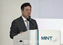 CU 문정한스바이오메드점 | 조용준 동구바이오 회장 "약가인하 정책, 개량신약으로 승부" [현장+]