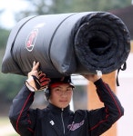 [박동희의 현장 속으로] 8개 구단의 철인 혹은 마당쇠들