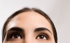 혹사 당하는 우리 눈, 담배부터 끊어라