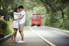 연인과의 포옹, 고통 덜어준다(연구)