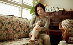 관절 망치는 나쁜 습관 4