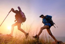 중년들의 건강 놀이터, 등산이 왜 독이 될까