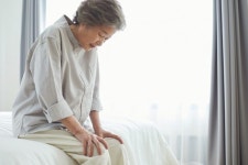 노인의 구부정한 자세와 인지력 저하 연관성(연구)